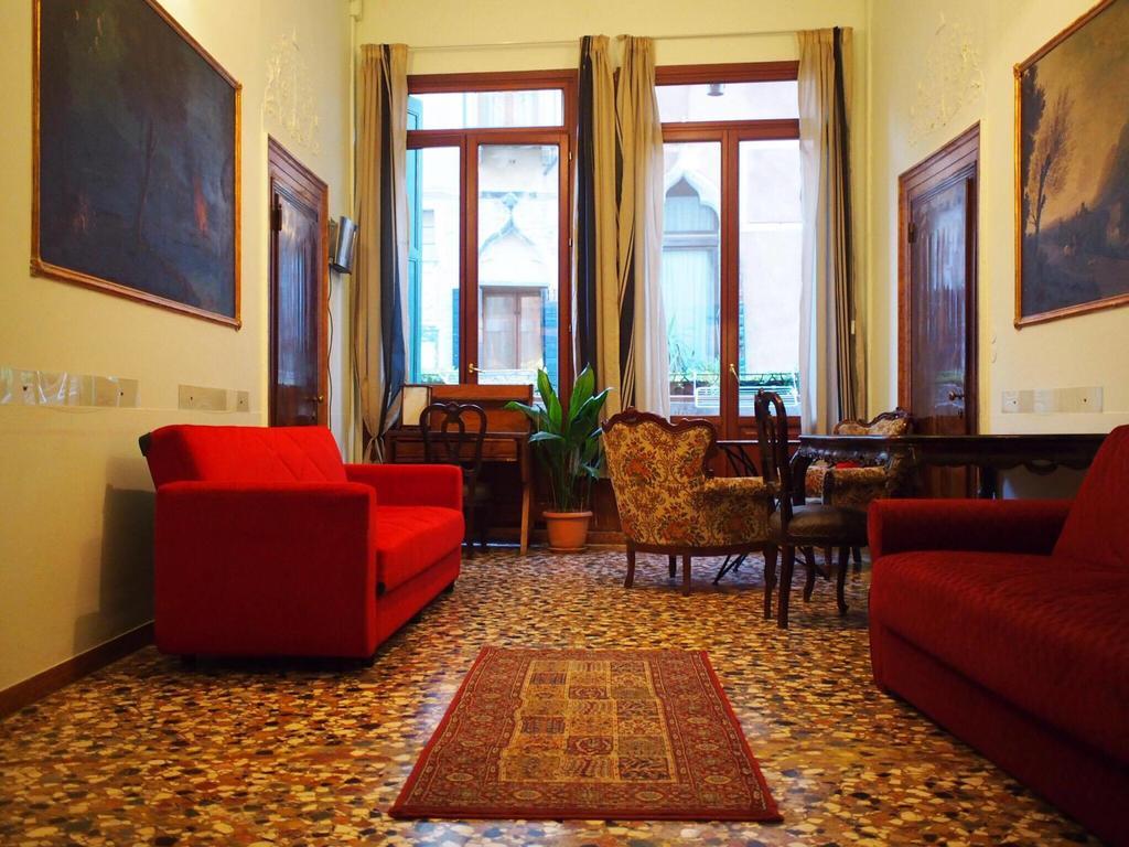 Youth Venice Palace Exterior photo