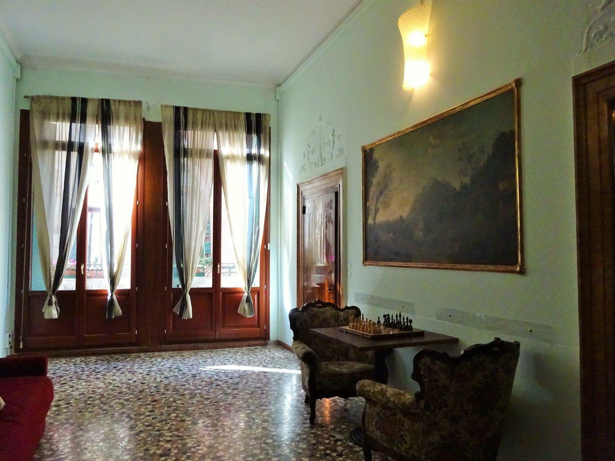 Youth Venice Palace Exterior photo